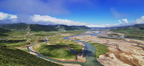 A bird's-eye view of Sanjiangyuan National Park, Qinghai province. (Photo: chinadaily.com.cn/Fan Yongtao]