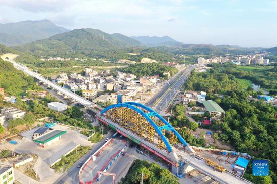 Aerial photo shows the construction site of Beizitou grand bridge in Huizhou, South China's Guangdong province, on Oct 11, 2021. (Photo/Xinhua)