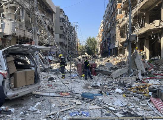 Rescuers work at the site of an explosion in Shenyang, Liaoning province, on Thursday. A gas blast at a restaurant left at least four dead. (Photo/Xinhua)