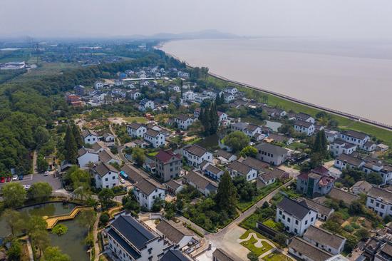 Aerial photo taken on Aug 26, 2021 shows a view of Xincang village of Haining city in Jiaxing, East China's Zhejiang province. (Photo/Xinhua)