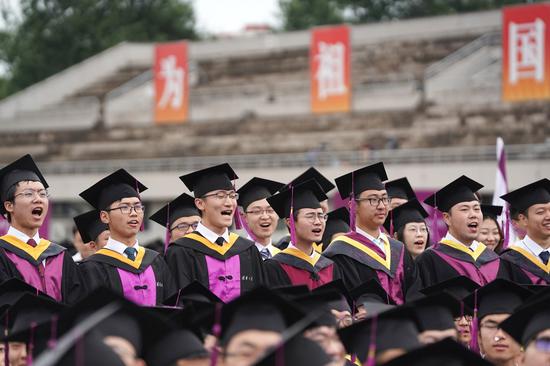 Graduates attend the 2019 commencement ceremony of Tsinghua University held in Beijing, capital of China, July 7, 2019. (Xinhua/Ju Huanzong)