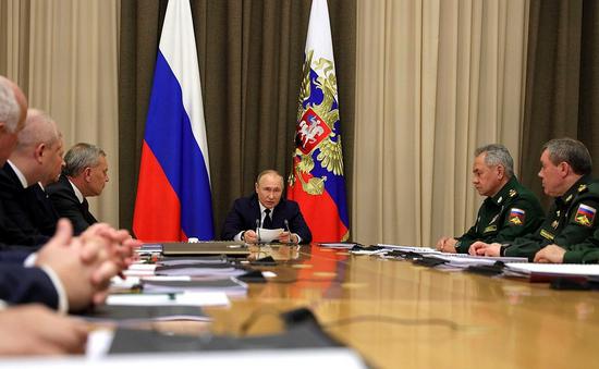 Russian President Vladimir Putin meets Defense Ministry leadership and defense industry heads in Sochi, Russia on Nov. 1, 2021. (Kremlin photo)