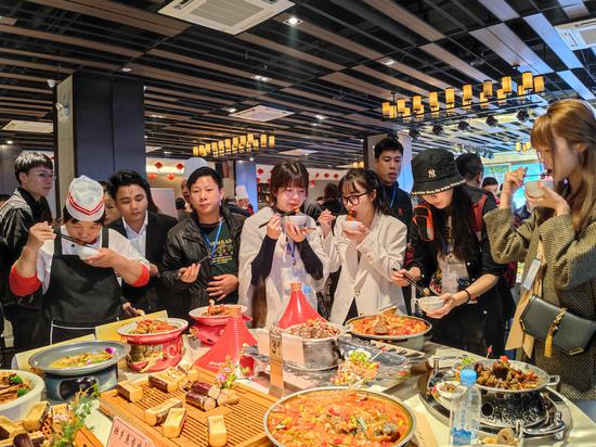 Snail gourmets ignite food fervor in Guangxi 