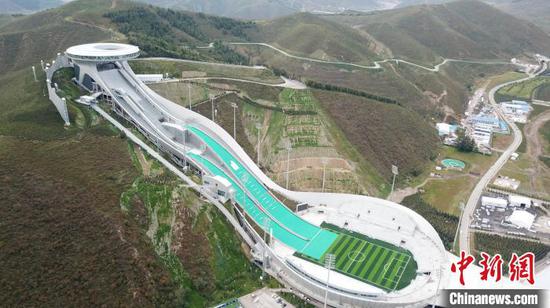 The National Ski Jumping Center, also known as "Snow Ruyi". (Photo: China News Service/Zhai Yujia)