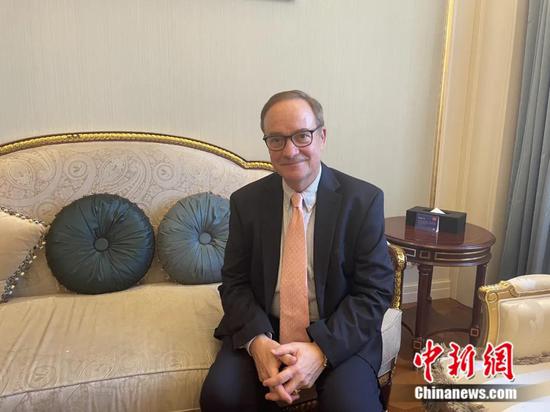 Manuel C. Menendez took the interview of China News Servive. (Photo:China News Service/Pang Wuji)