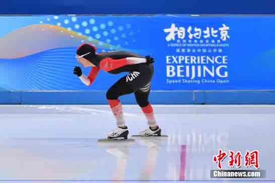 Yang Binyu, a Chinese athlete, is in the women's 3000-meter relay in short track speed skating. (Photo: Xinhua/Chen Yichen)
