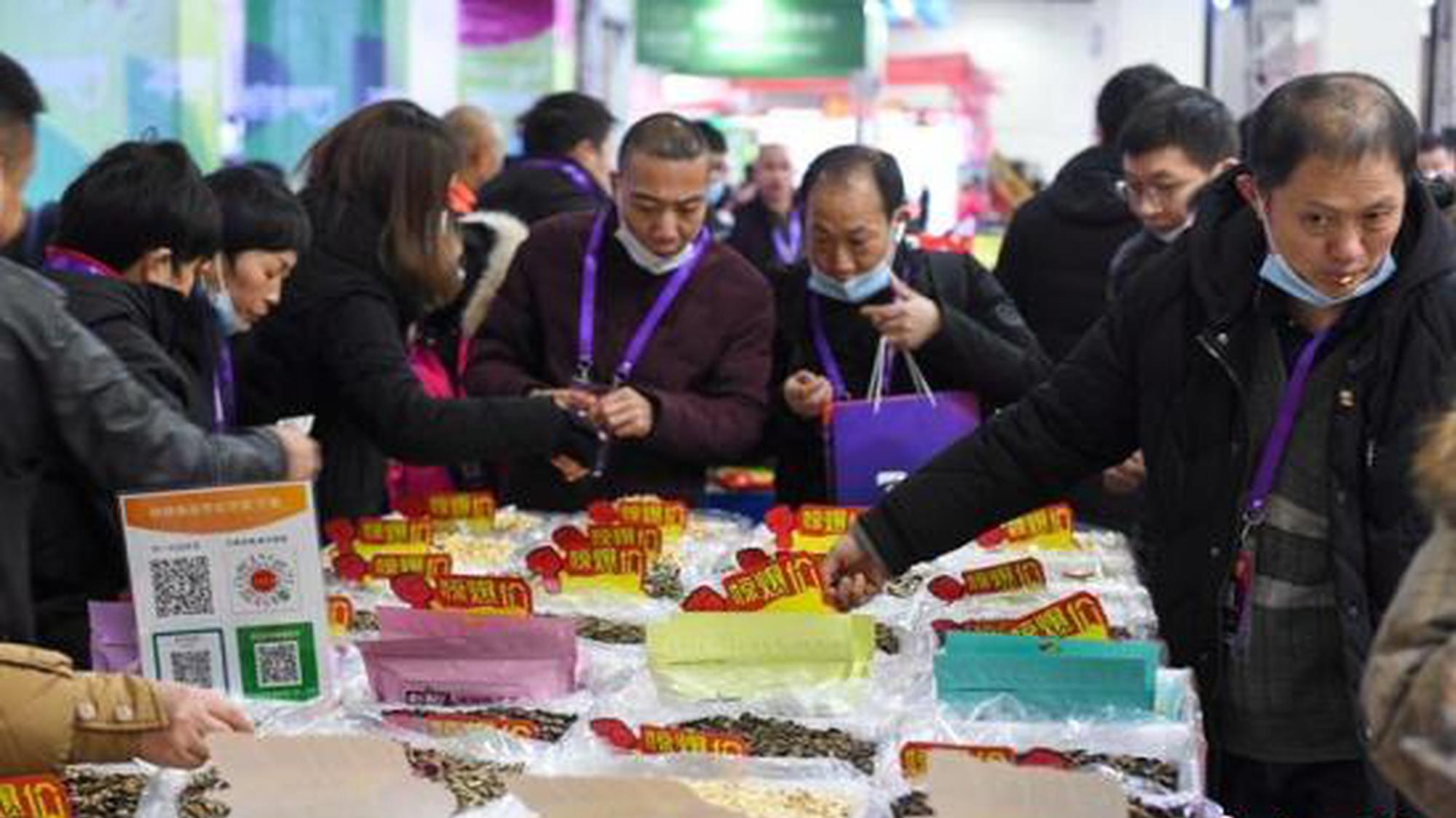 China's retail sales up 4.9 pct in October
