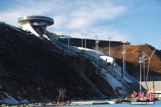 The National Ski Jumping Center, also known as "Snow Ruyi", in Zhangjiakou, Hebei Province. (Photo: China News Service/Fu Tian)