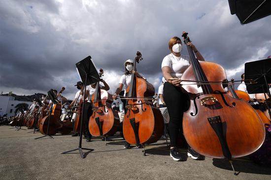 Venezuelan orchestra seeks to break Guinness record with over 8,000 instruments