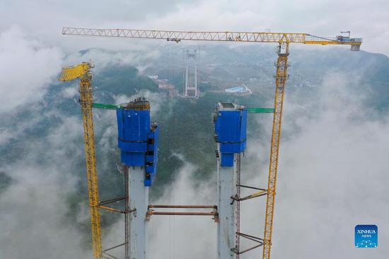 Main tower of Tongzi River grand bridge in Guizhou capped