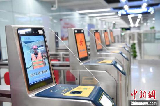 Face ID technology is adopted by Metro Line 20. (Photo provided by Shenzhen Metro)