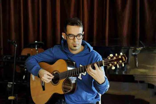 British musician chases his dream in Xi'an