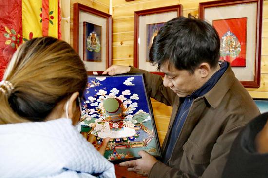 Thangka inheritor revives Tibetan ethnic culture