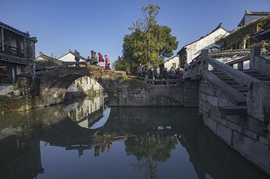 In photos: Water town life in east China  