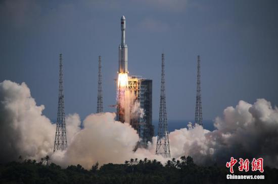 The Long March-7 Y4 rocket is launched carrying Tianzhou-3 cargo craft at Wenchang Spacecraft Launch Site on Sep. 20. (Photo: China News Service/Hu Xujie)