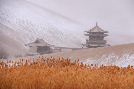 Snow scenery in NW China's Dunhuang