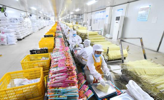 Over 100 mln parcels of Chinese 'stinky' noodles delivered in 2021