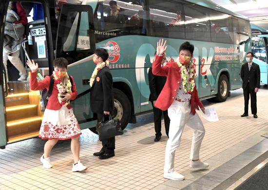 Mainland Olympic athletes arrive in Hong Kong