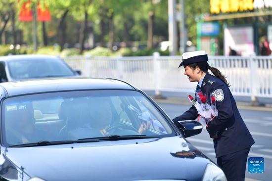 Liuzhou holds event to promote traffic safety
