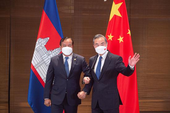 State Councilor and Foreign Minister Wang Yi held talks with Cambodian Deputy Prime Minister and Foreign Minister Prak Sokhonn in Anji in East China's Zhejiang province on Dec 4, 2021. (Photo/Xinhua)