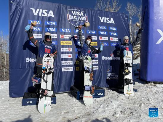 Winner Su Yiming (C) of China, second-placed Clemens Millauer (L) of Austria and third-placed Mons Roisland of Norway celebrate on the podium during the awarding ceremony of the FIS Snowboard Big Air World Cup in Steamboat, Colorado, the United States on Dec. 4, 2021. (Xinhua/Li Yang)