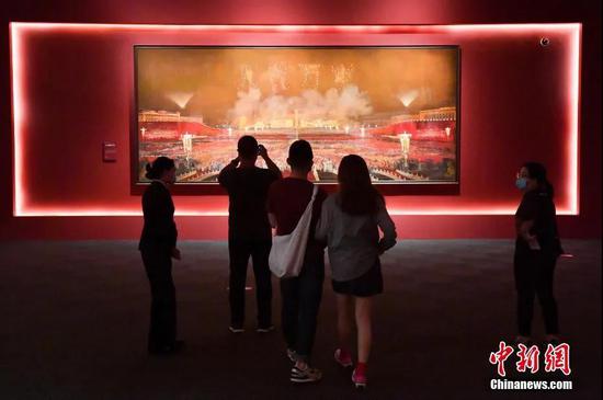 File photo of people visiting an exhibition on the history of CPC in Beijing. (Photo: China News Service/Tian Yuhao)