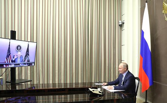Russian President Vladimir Putin meets U.S. President Joe Biden via video link on Dec. 7, 2021. (Kremlin)