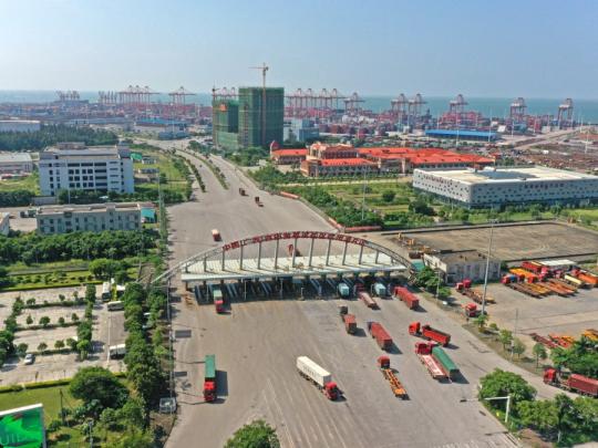 Aerial photo taken on Oct 6, 2020 shows a view of the Qinzhou port section of Guangxi Pilot Free Trade Zone in Qinzhou, South China's Guangxi Zhuang autonomous region. (Photo/Xinhua)