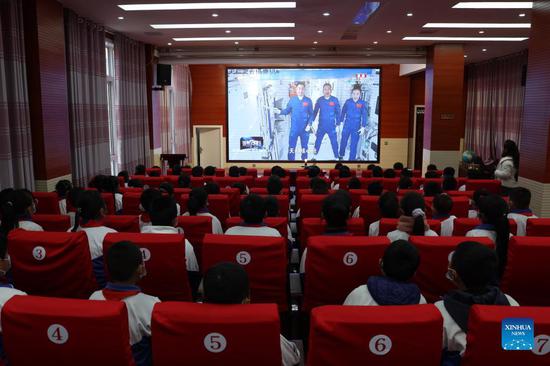 Students attend a live class given by the Shenzhou-13 crew members, in Kangxian County, northwest China's Gansu Province, Dec. 9, 2021. The first live class from China's space station was held on Thursday afternoon, given by Shenzhou-13 crew members Zhai Zhigang, Wang Yaping and Ye Guangfu to students on Earth. (Xinhua/Chen Bin)