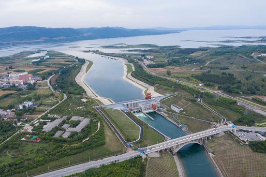 Part of the South-to-North Water Diversion Project runs through Nanyang, Henan province. (Photo/Xinhua)