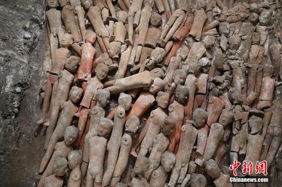 Photo shows the cultural relics unearthed from the mausoleum of Emperor Wen of the Han Dynasty. (Photo/China News Service)