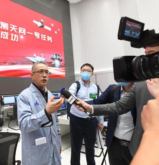 Zhang Rongqiao, chief designer of China's first Mars exploration mission, speaks to reporters, on May 15, 2021. (Photo/Xinhua)