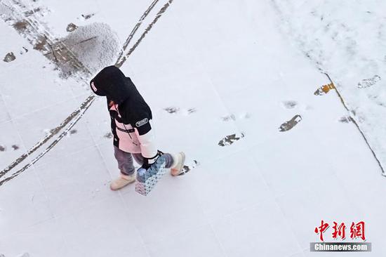 Cold wave sweeps many parts in China