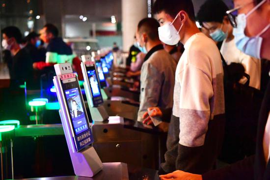Smart turnstile provides passengers with safer, easier trips in Fujian