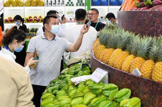 Global tropical agriproduct fair draws 6.5 mln tons in online orders