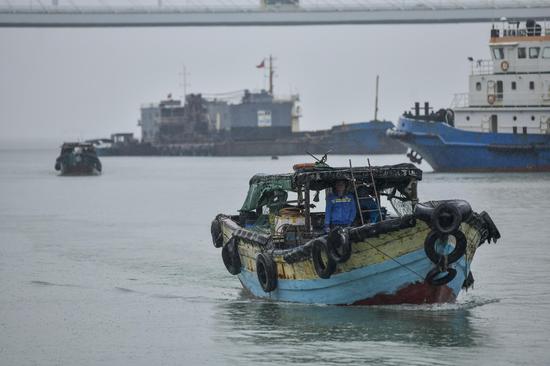 S China's Qiongzhou Strait braces for typhoon Rai