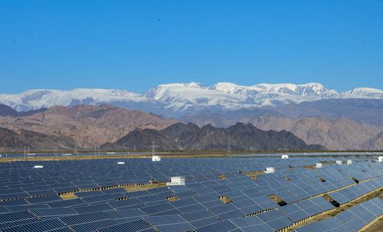 Photo taken on Sept. 20, 2018 shows a photovoltaic power plant in Hami, northwest China's Xinjiang Uygur Autonomous Region. To cut greenhouse gas emissions and tackle air pollution, China has been trying to use more renewable energy to reduce its heavy reliance on polluting coal. (Xinhua/Zhao Ge)