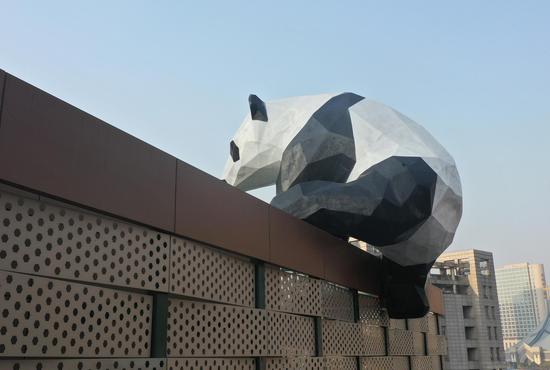 Giant panda statues 'energize' E China's substation 