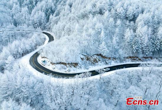 Snow-covered scenic spot in Hubei offers picturesque scenery