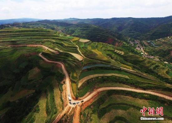 Terrace fields in Gansu Province. (File photo)