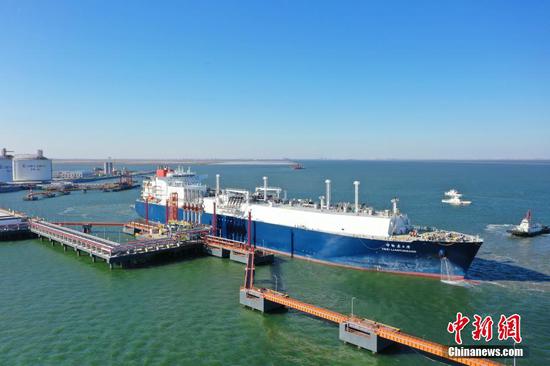 China's first double berth jetty at LNG terminal put into use