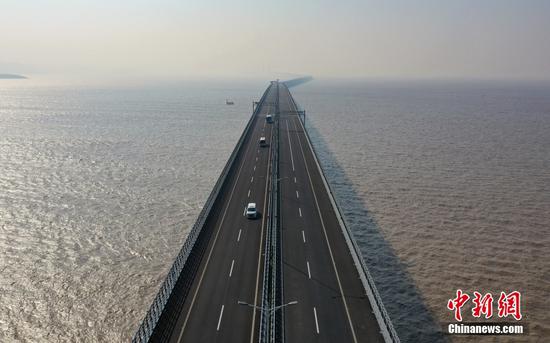 Mega cross-sea bridge in E China opens