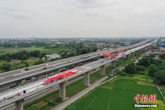 Ballastless track slabs laid for Jakarta-Bandung High Speed Railway