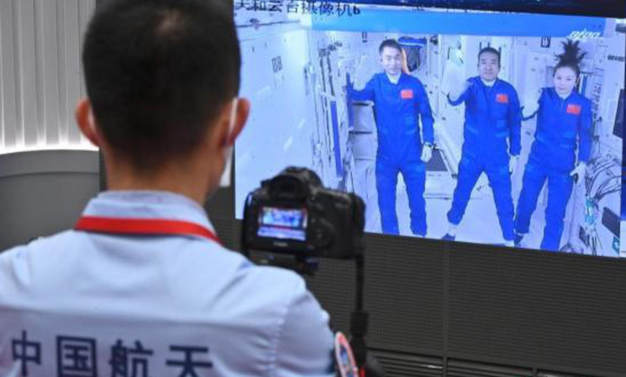 Astronauts in orbit to send New Year greetings to Chinese youths