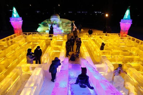 Ice lantern fair opens for free in Harbin