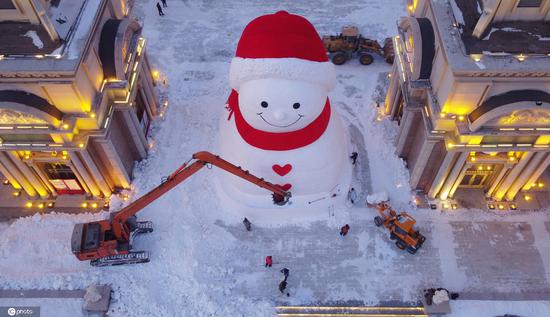 Giant snowman says hi to Harbin