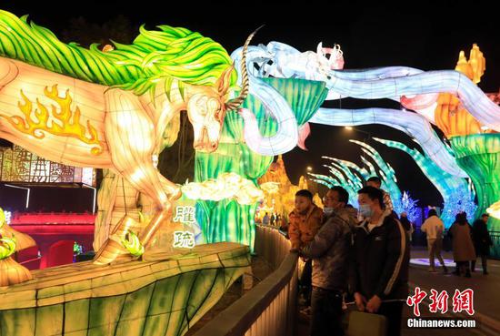 Colorful lanterns in southwest China become a hit