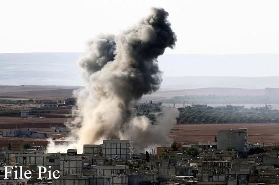 Smoke rises after a U.S. airstrike on positions of Islamic State (IS) terror group in Kobani, Syria, on Oct. 15, 2014. (Xinhua/Cihan)