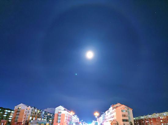 Lunar halo seen in China's 'pole of cold'