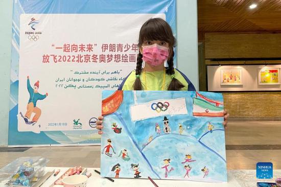 Iranian children paint live in exhibition themed on Beijing 2022 Olympics